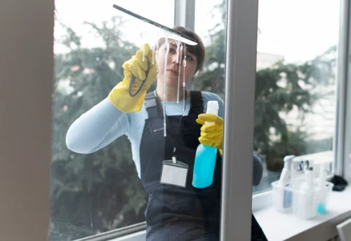 Nettoyage de vitres intérieures et extérieures à Tours-en-Vimeu